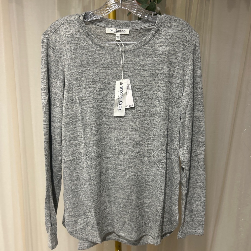 Workshop Republic Clothing Light Grey Heather Long Sleeve Tee – Size L (NWT)